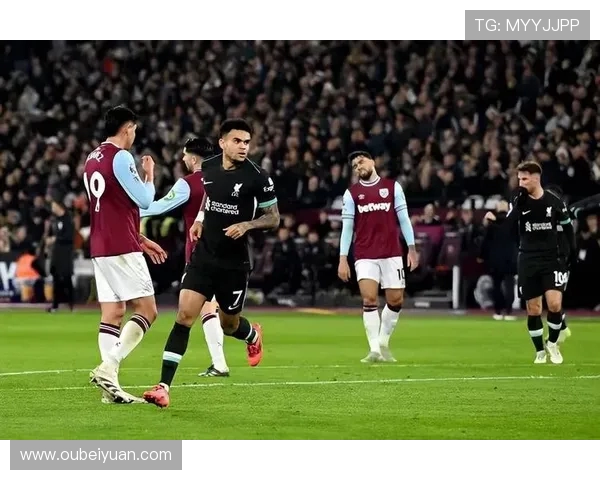 英超一夜变天!枪手翻车仍6分领跑 蓝军升第2 黑马进前4+曼联第8